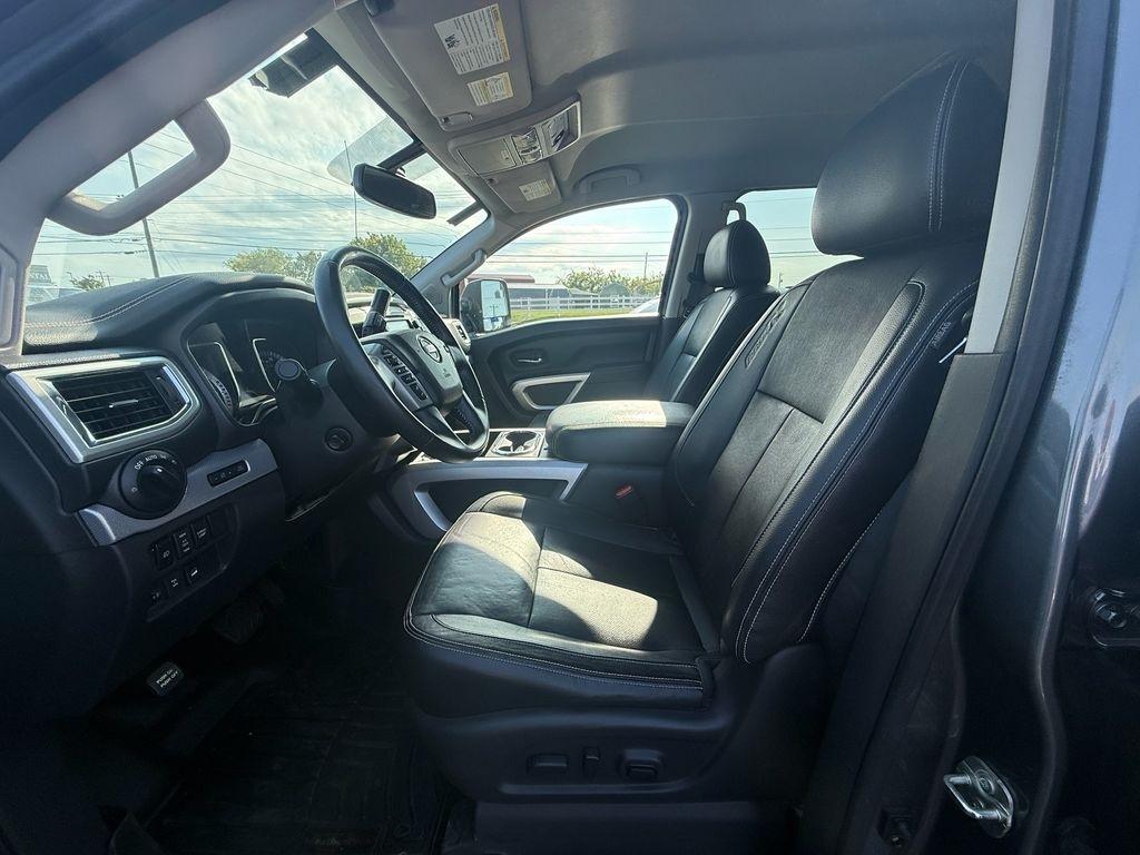 Nissan Titan PRO-4X Crew Cab 4WD 2019