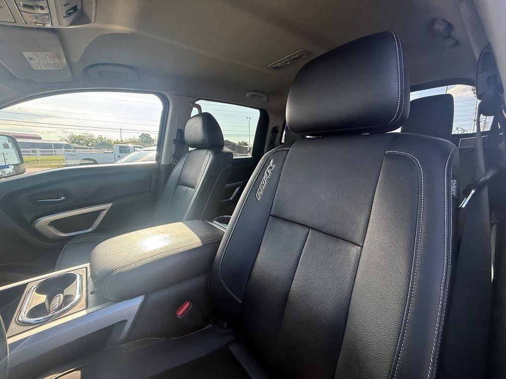 Nissan Titan PRO-4X Crew Cab 4WD 2019