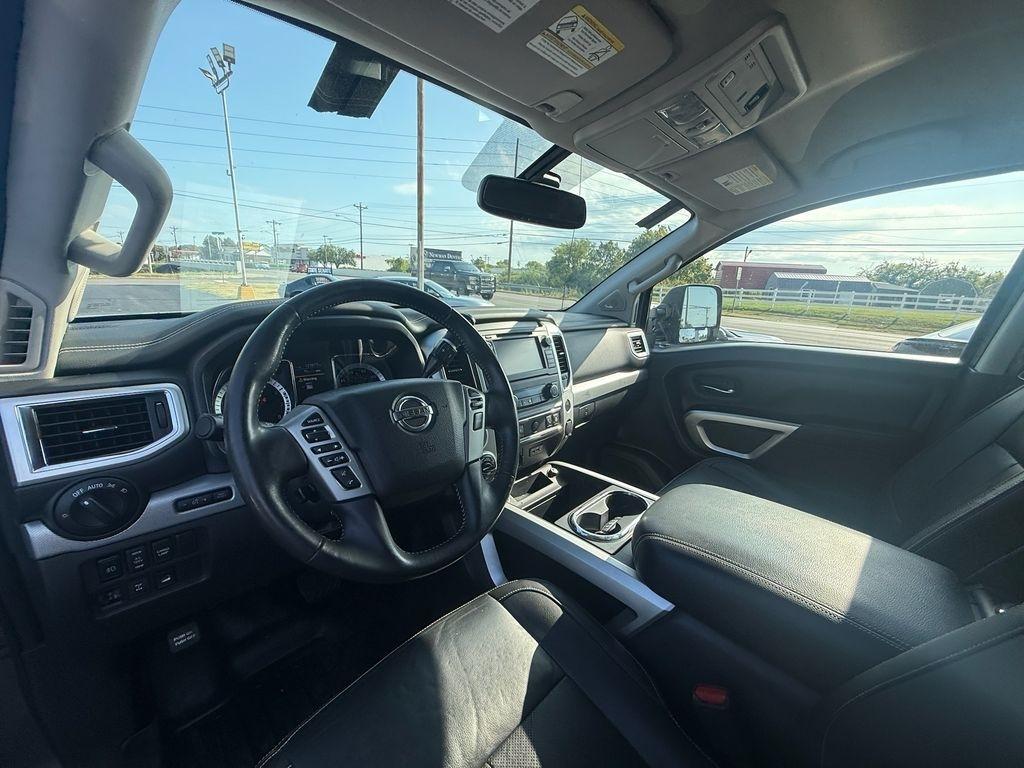Nissan Titan PRO-4X Crew Cab 4WD 2019
