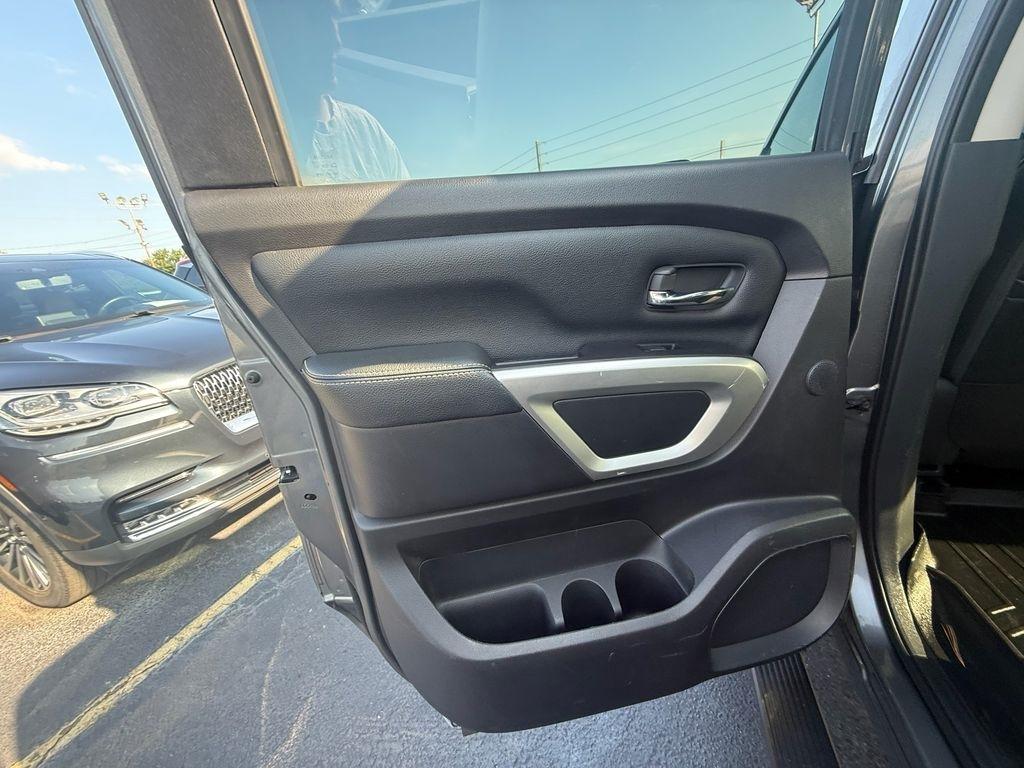 Nissan Titan PRO-4X Crew Cab 4WD 2019