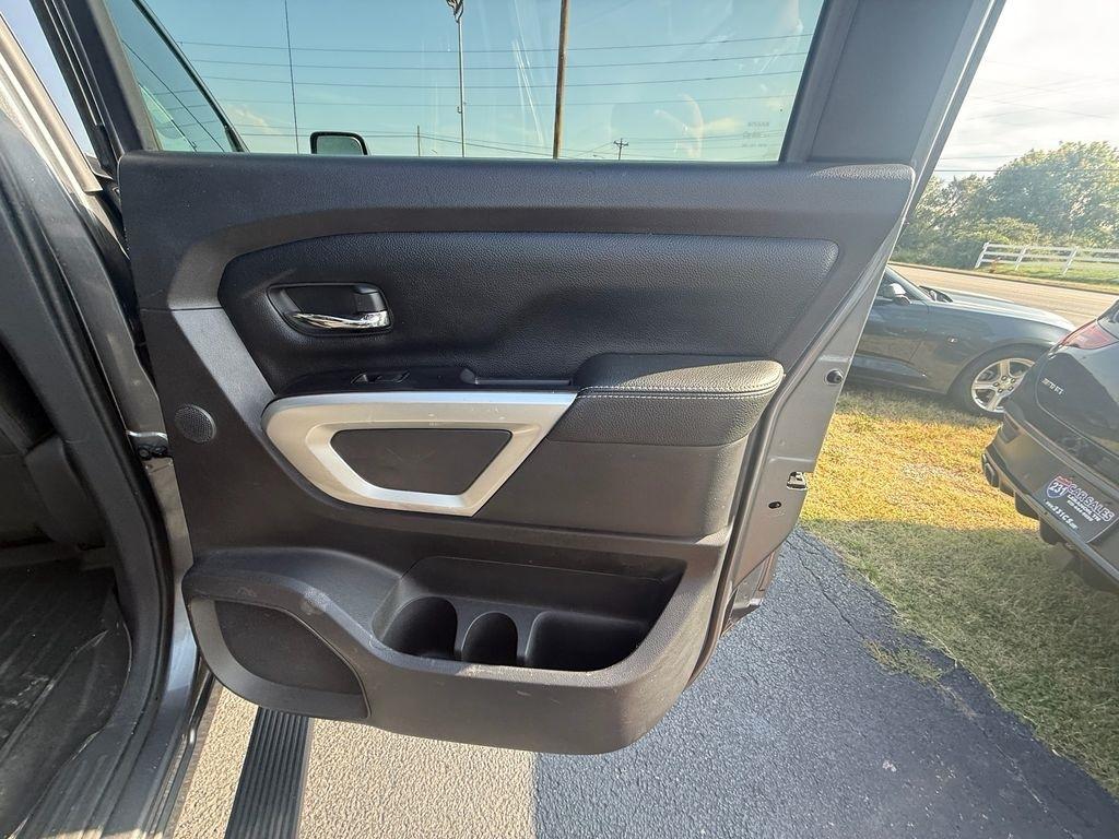 Nissan Titan PRO-4X Crew Cab 4WD 2019