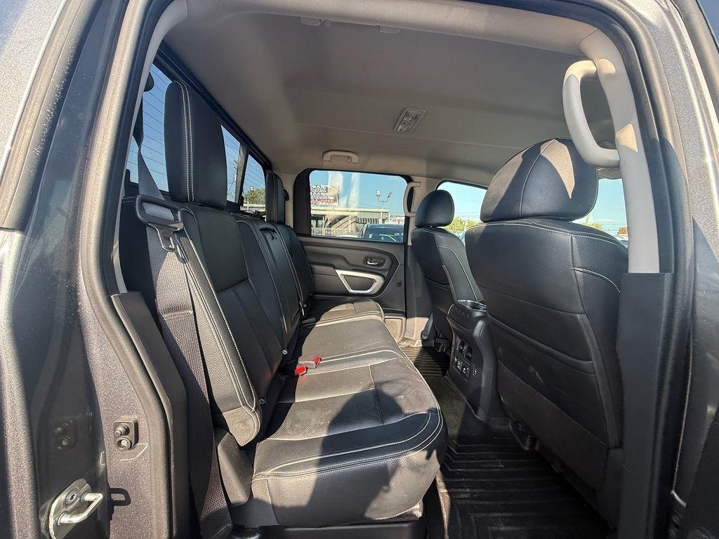 Nissan Titan PRO-4X Crew Cab 4WD 2019