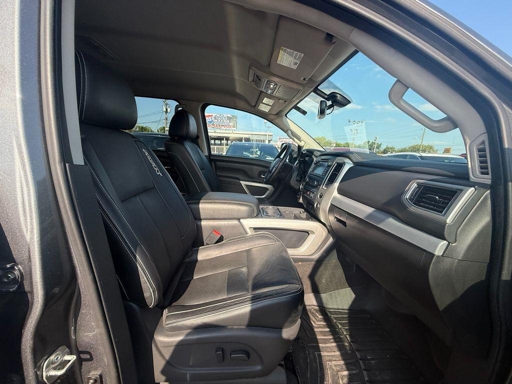 Nissan Titan PRO-4X Crew Cab 4WD 2019