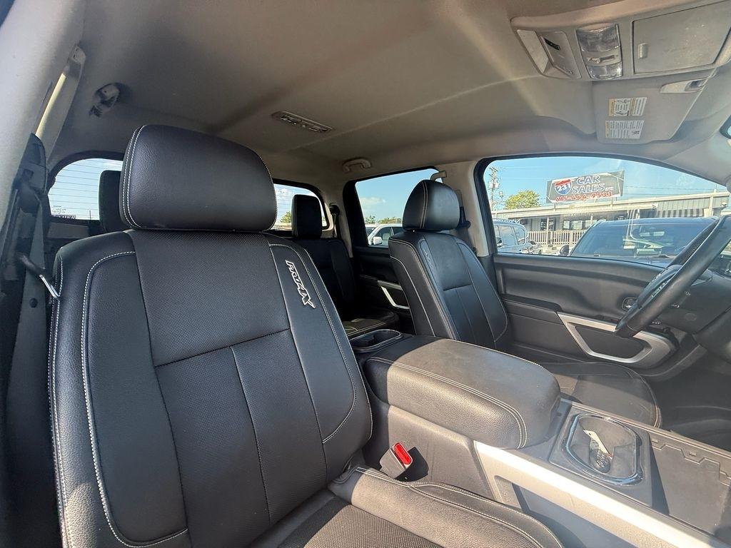 Nissan Titan PRO-4X Crew Cab 4WD 2019
