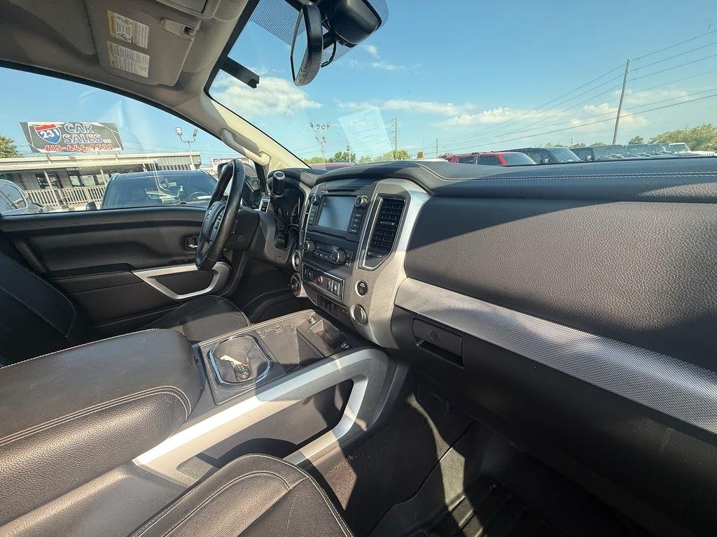 Nissan Titan PRO-4X Crew Cab 4WD 2019