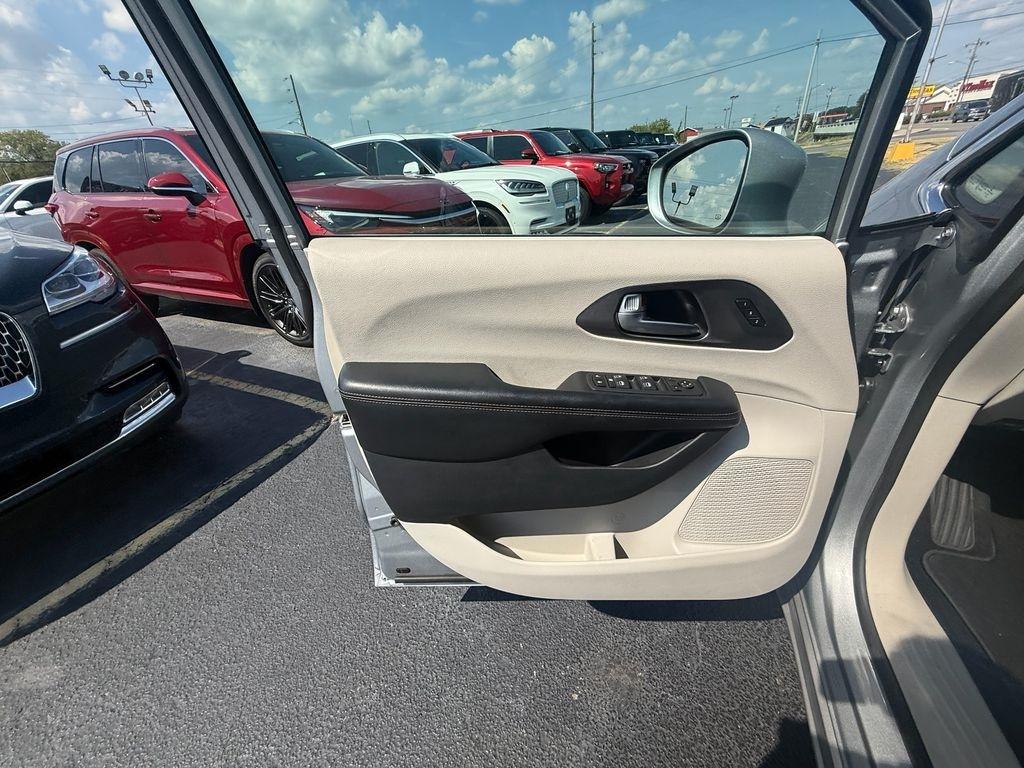 Chrysler Pacifica Touring-L Plus 2020