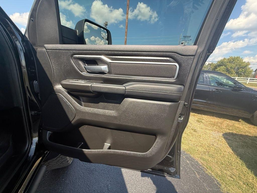 RAM 1500 Big Horn Crew Cab SWB 4WD 2026