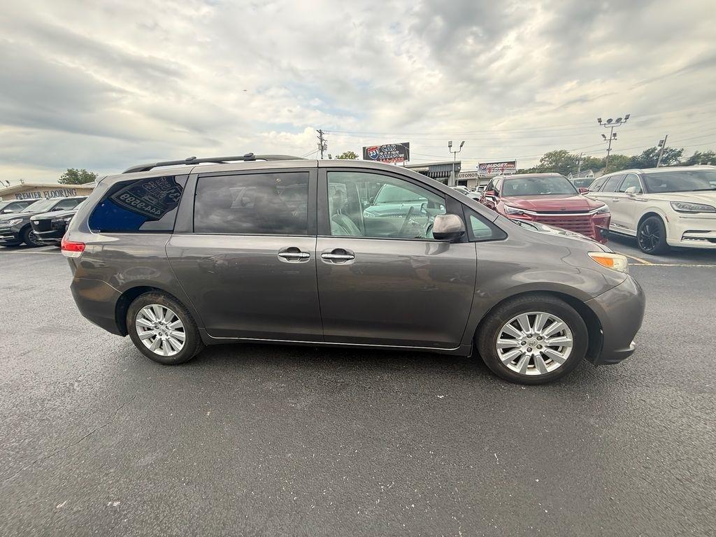 Toyota Sienna XLE FWD 8-Passenger V6 2014