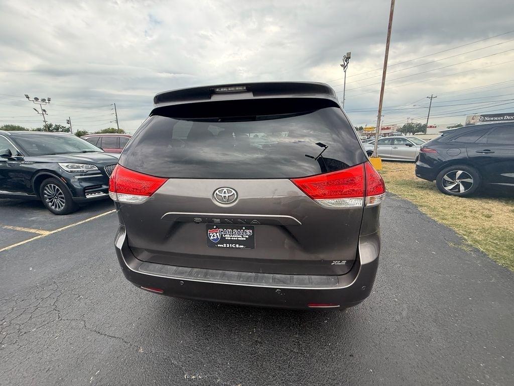 Toyota Sienna XLE FWD 8-Passenger V6 2014