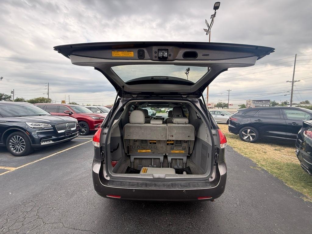 Toyota Sienna XLE FWD 8-Passenger V6 2014