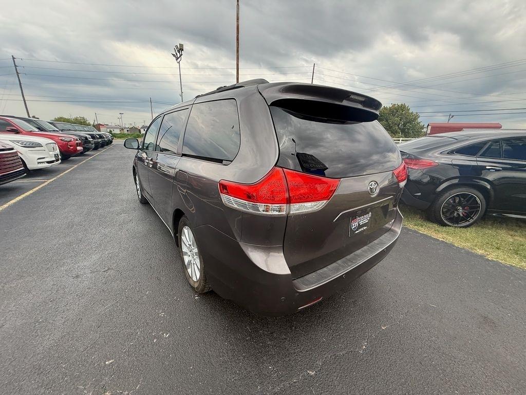 Toyota Sienna XLE FWD 8-Passenger V6 2014