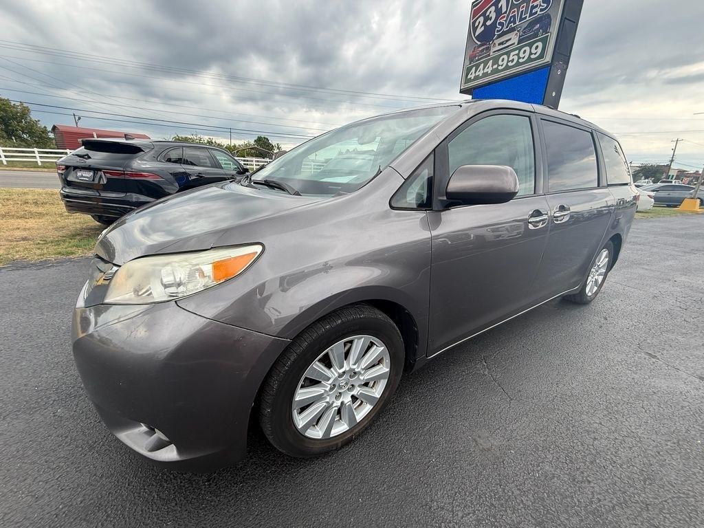 Toyota Sienna XLE FWD 8-Passenger V6 2014