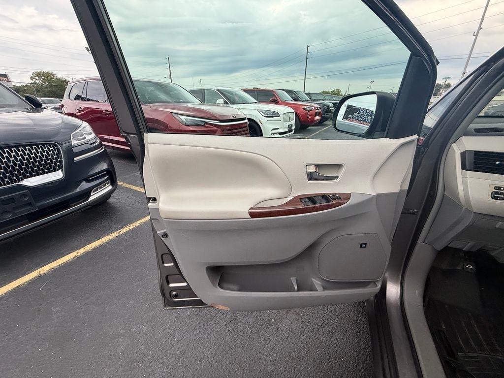 Toyota Sienna XLE FWD 8-Passenger V6 2014