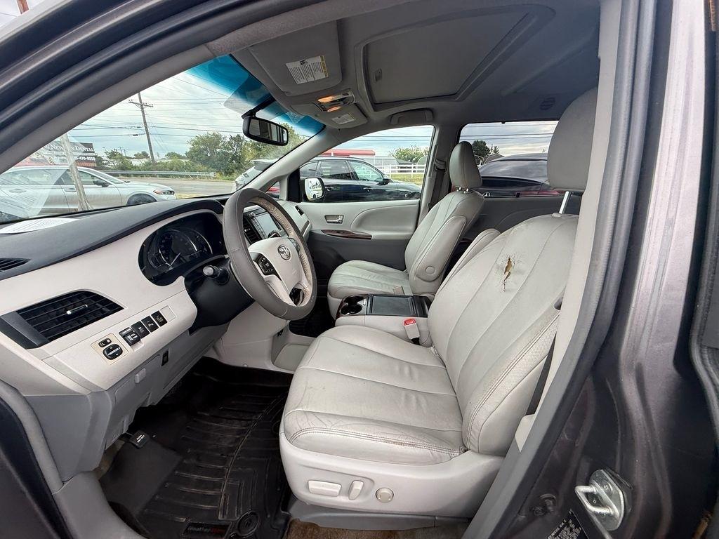 Toyota Sienna XLE FWD 8-Passenger V6 2014