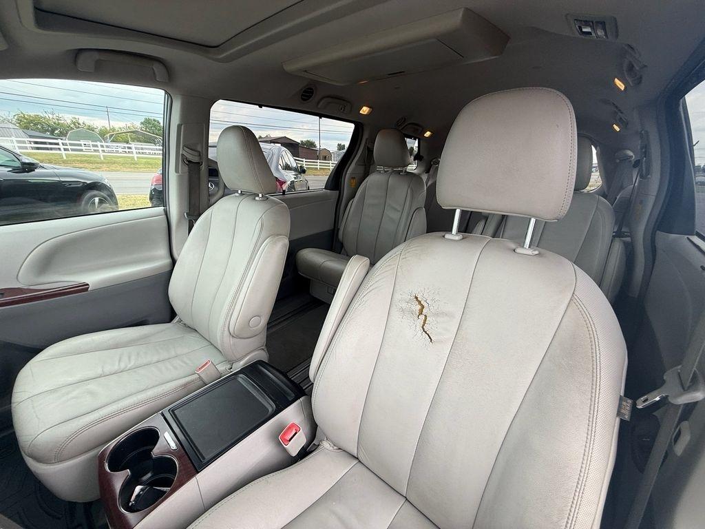Toyota Sienna XLE FWD 8-Passenger V6 2014