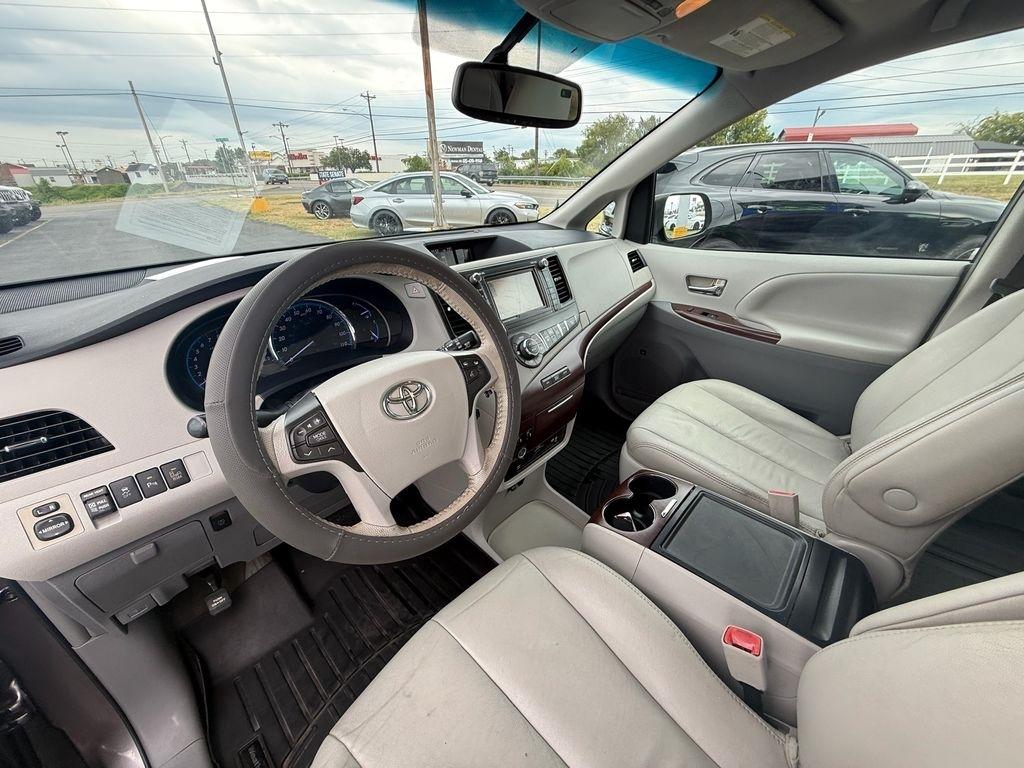 Toyota Sienna XLE FWD 8-Passenger V6 2014