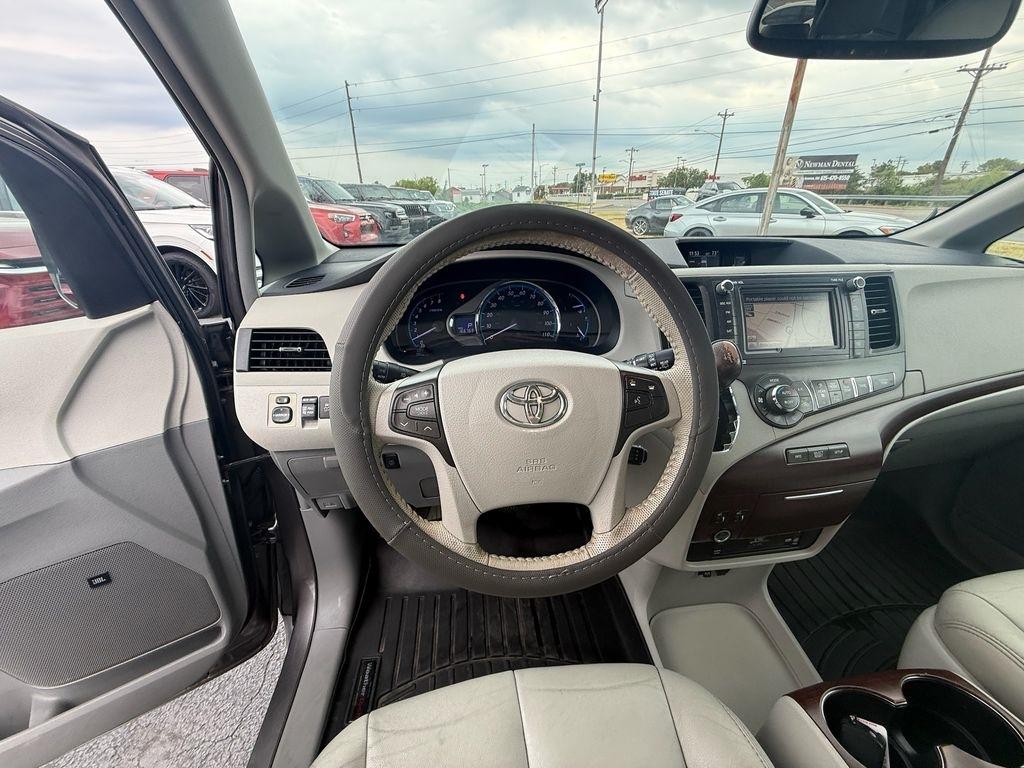 Toyota Sienna XLE FWD 8-Passenger V6 2014