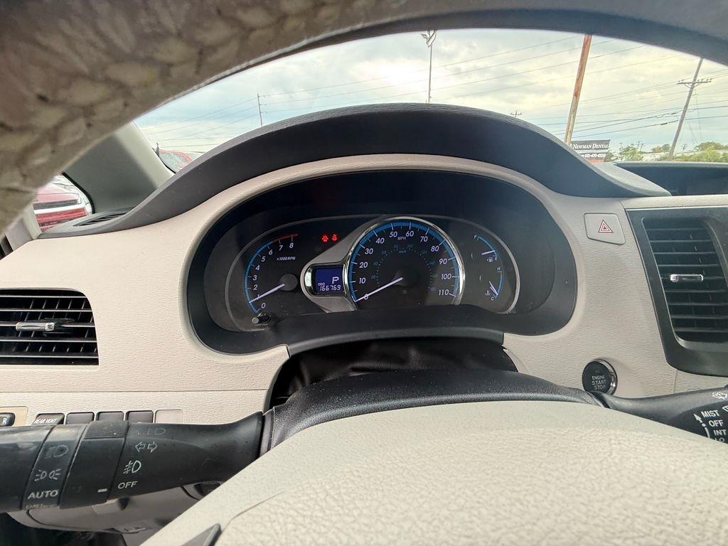 Toyota Sienna XLE FWD 8-Passenger V6 2014