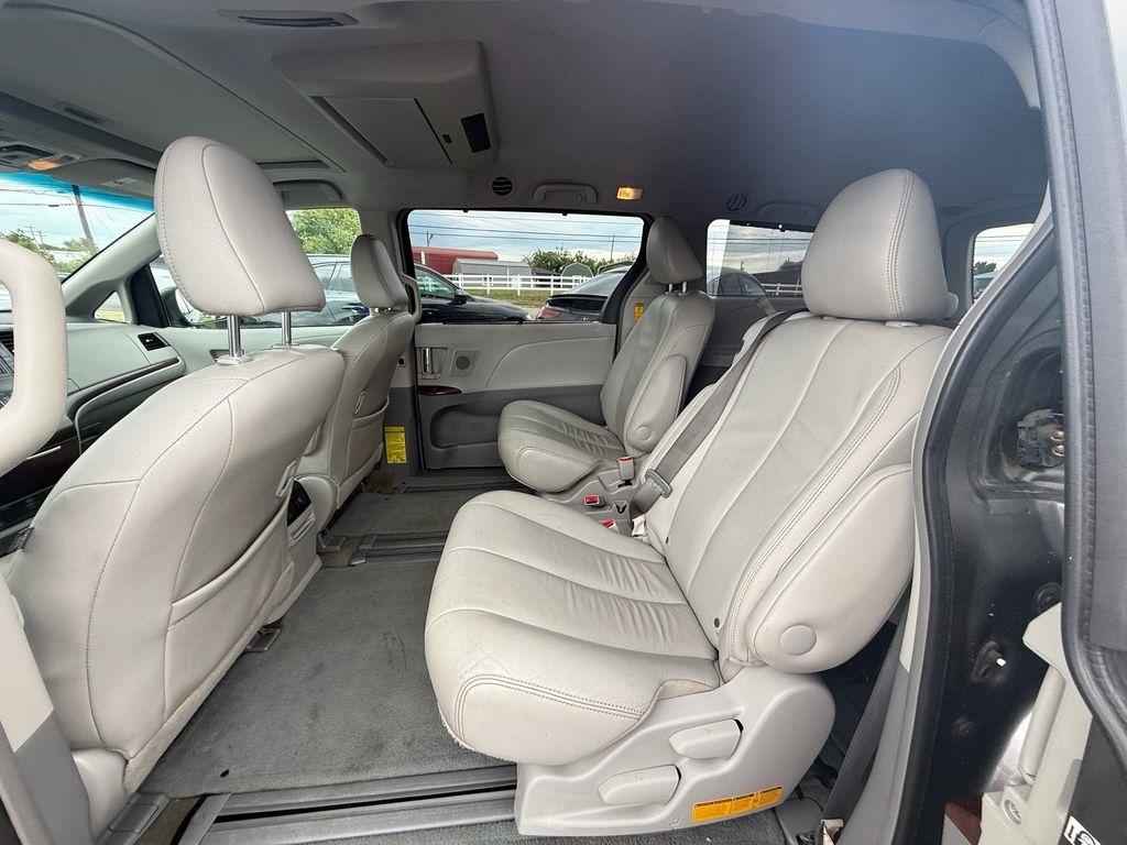 Toyota Sienna XLE FWD 8-Passenger V6 2014
