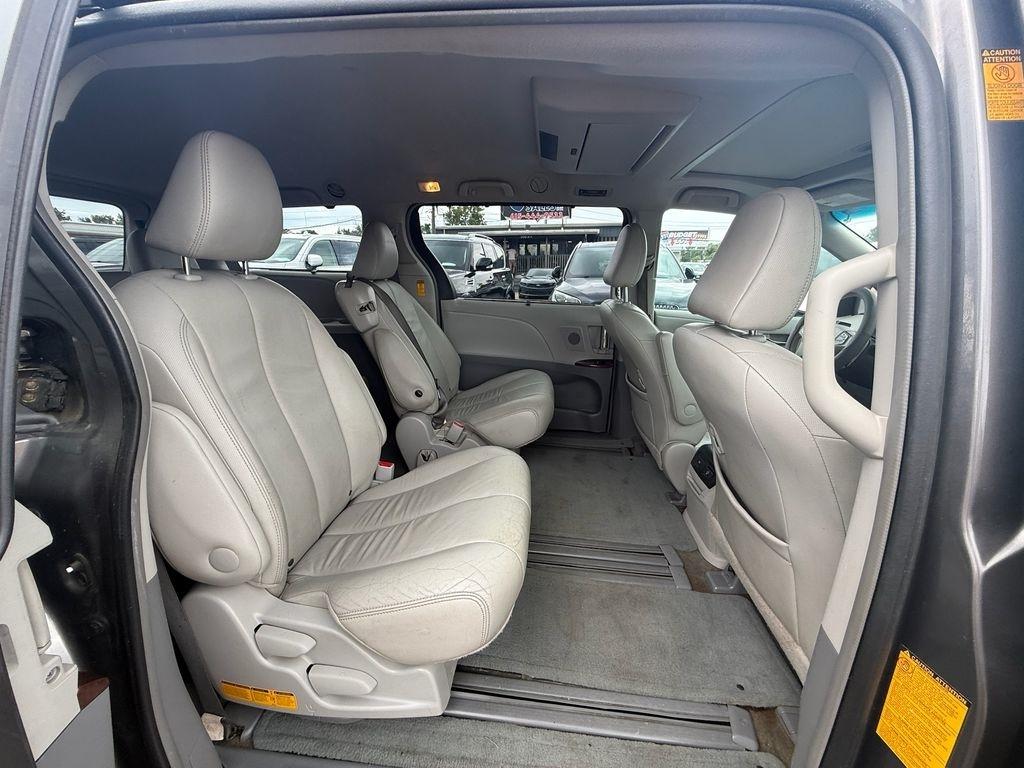 Toyota Sienna XLE FWD 8-Passenger V6 2014
