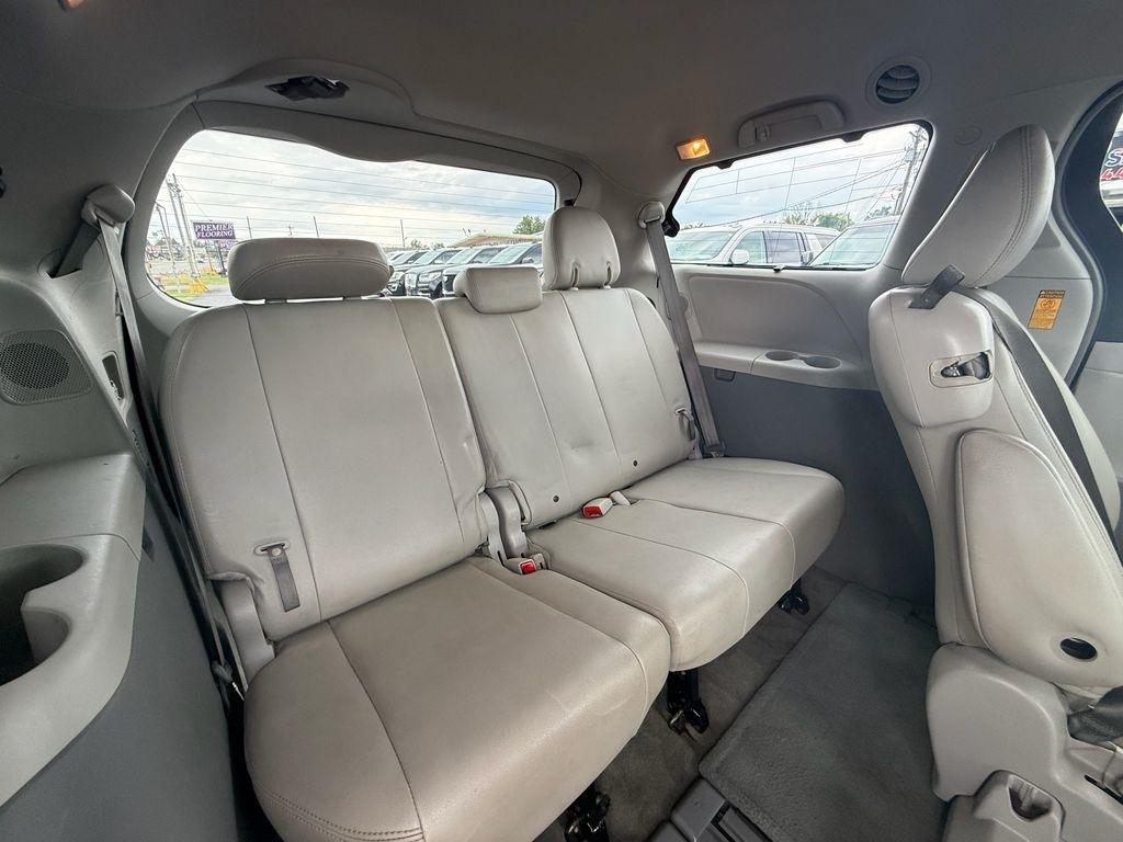 Toyota Sienna XLE FWD 8-Passenger V6 2014