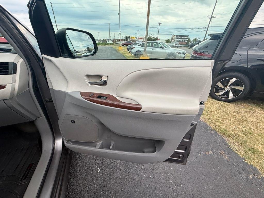 Toyota Sienna XLE FWD 8-Passenger V6 2014