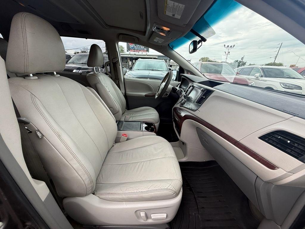 Toyota Sienna XLE FWD 8-Passenger V6 2014