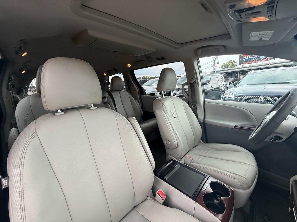 Toyota Sienna XLE FWD 8-Passenger V6 2014