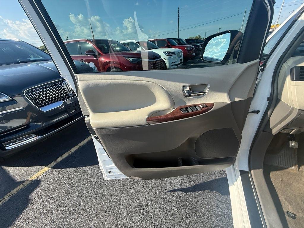 Toyota Sienna XLE FWD 8-Passenger V6 2014