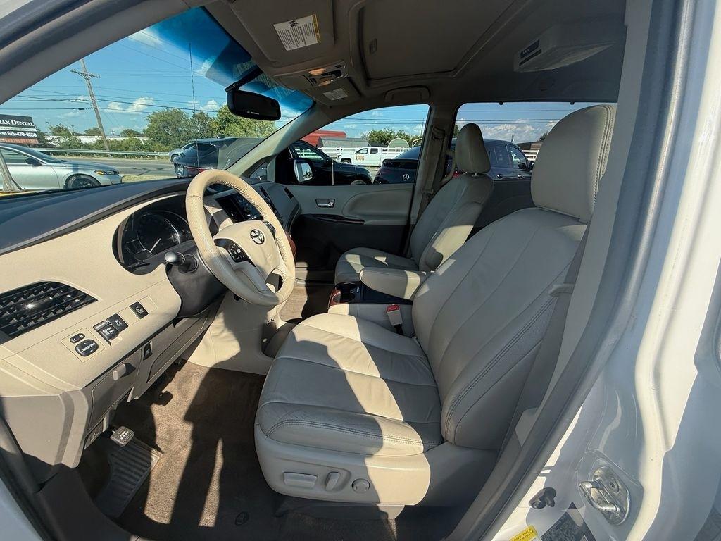 Toyota Sienna XLE FWD 8-Passenger V6 2014