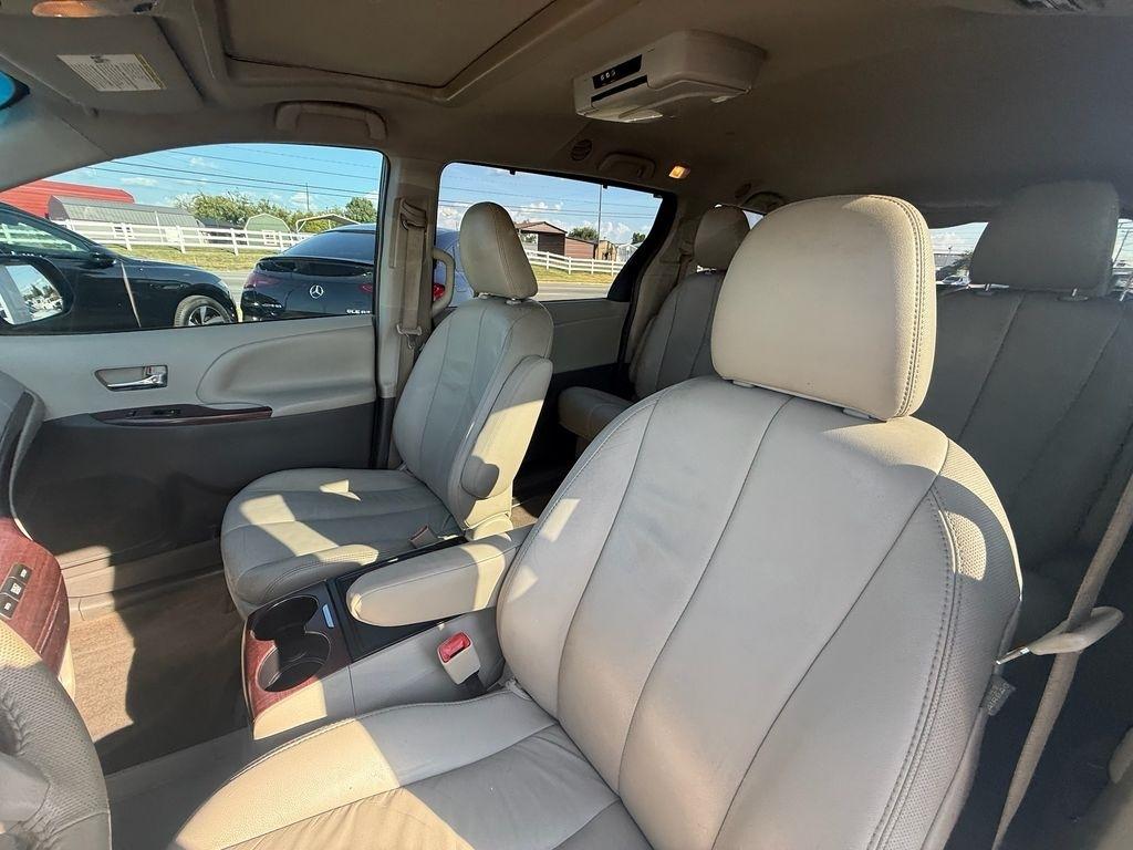 Toyota Sienna XLE FWD 8-Passenger V6 2014