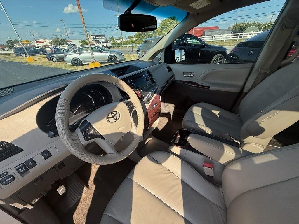 Toyota Sienna XLE FWD 8-Passenger V6 2014