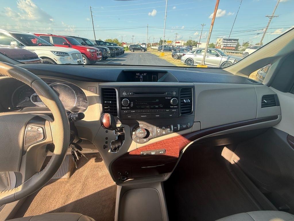 Toyota Sienna XLE FWD 8-Passenger V6 2014