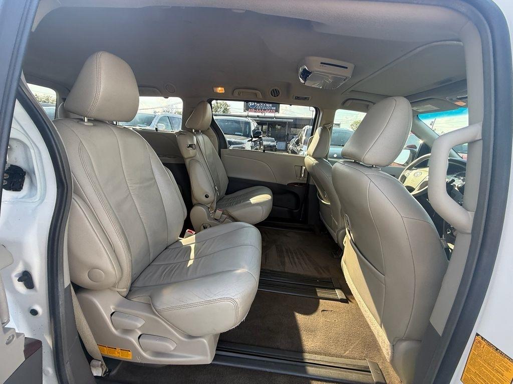 Toyota Sienna XLE FWD 8-Passenger V6 2014