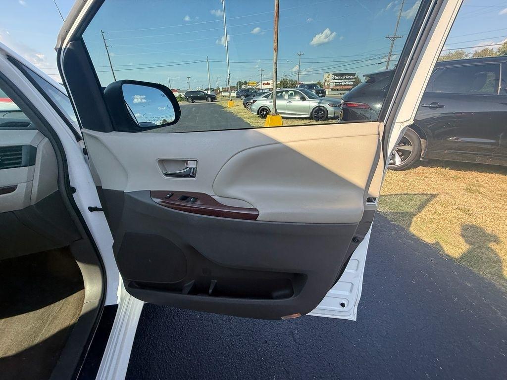 Toyota Sienna XLE FWD 8-Passenger V6 2014