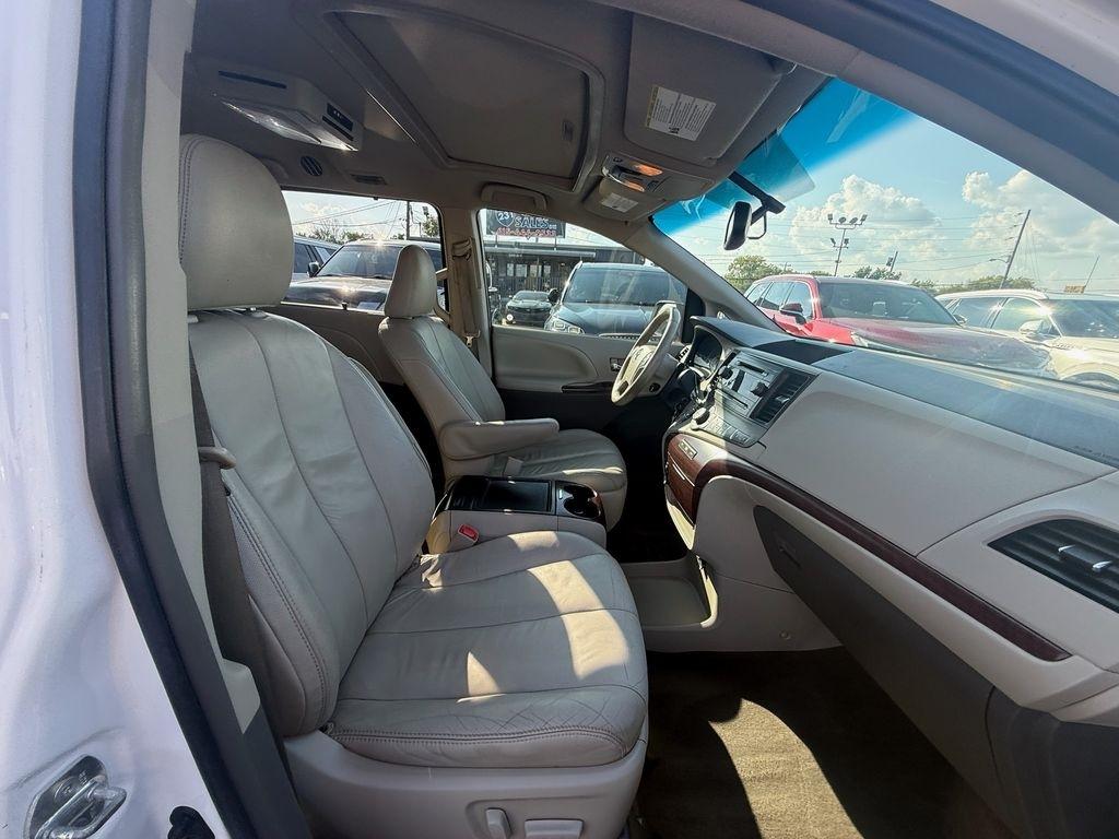 Toyota Sienna XLE FWD 8-Passenger V6 2014