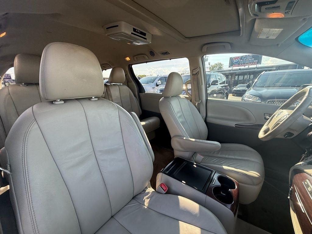 Toyota Sienna XLE FWD 8-Passenger V6 2014