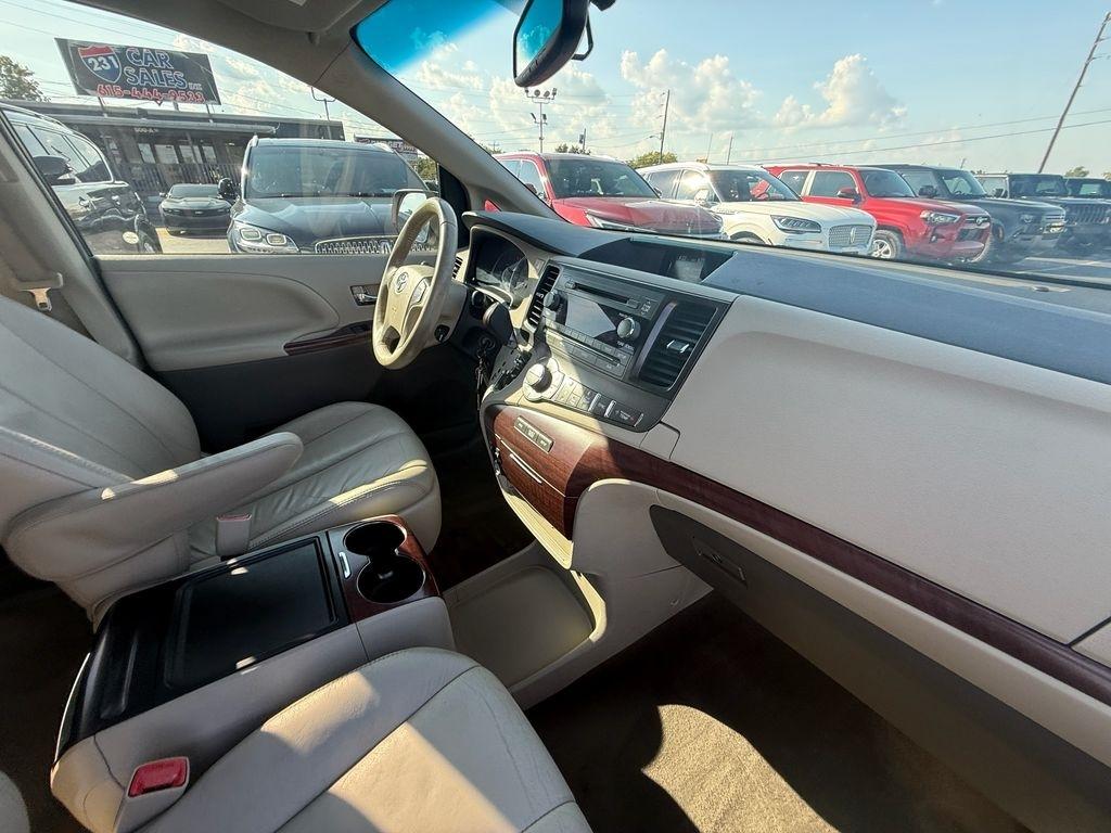 Toyota Sienna XLE FWD 8-Passenger V6 2014