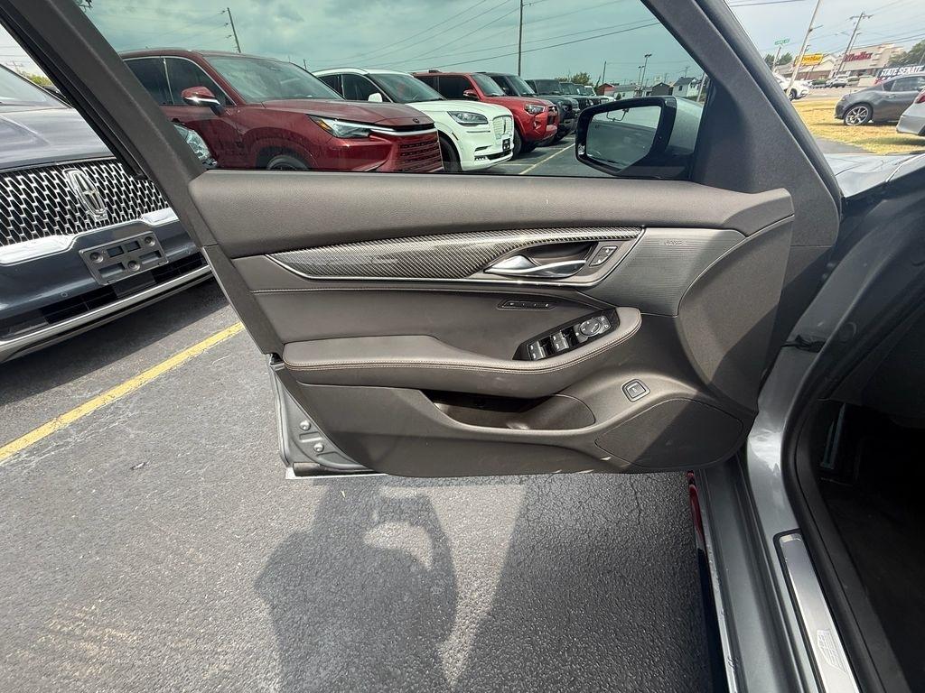 Cadillac CT5 V 2026
