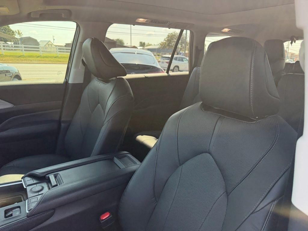 Toyota Grand Highlander Limited AWD 2025