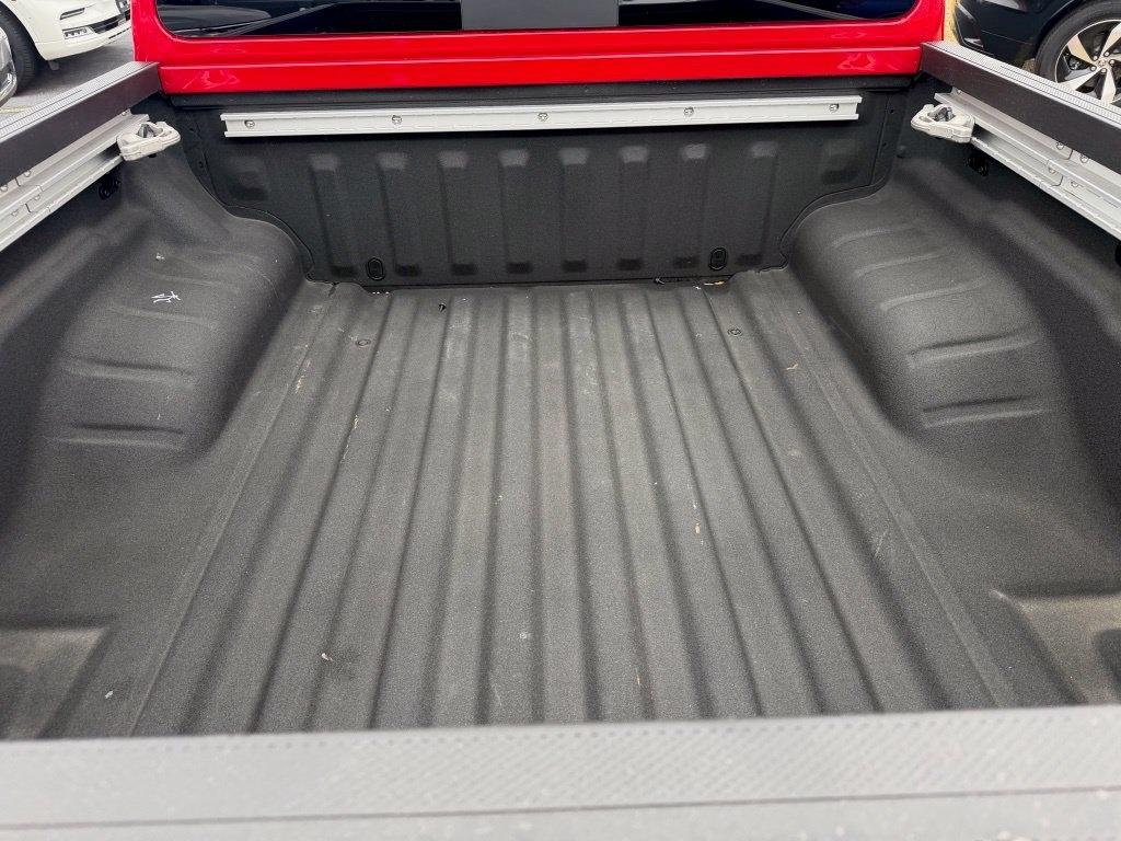 Nissan Frontier SV Crew Cab 4WD 2026