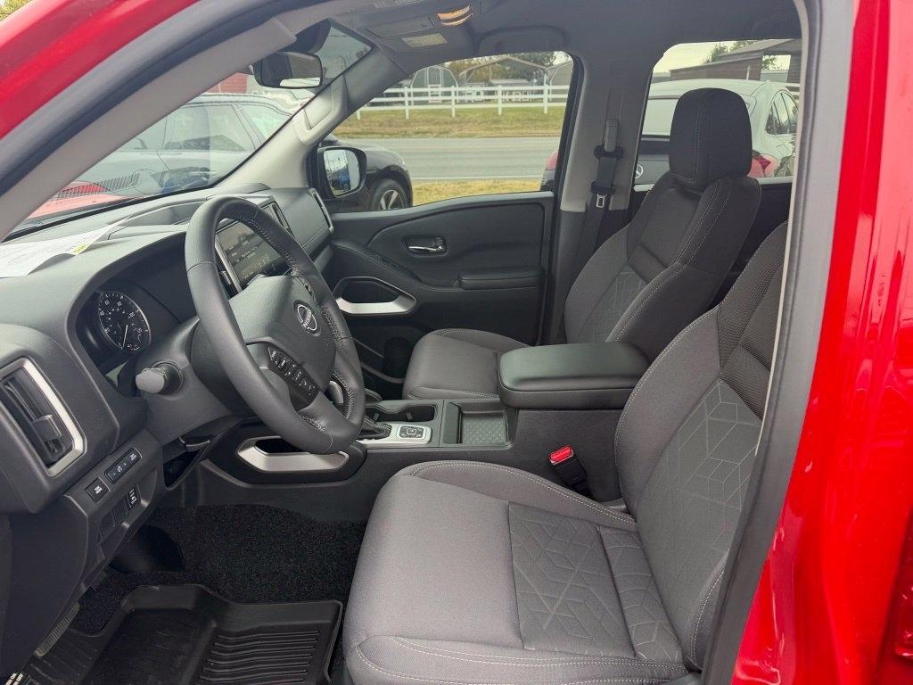 Nissan Frontier SV Crew Cab 4WD 2026