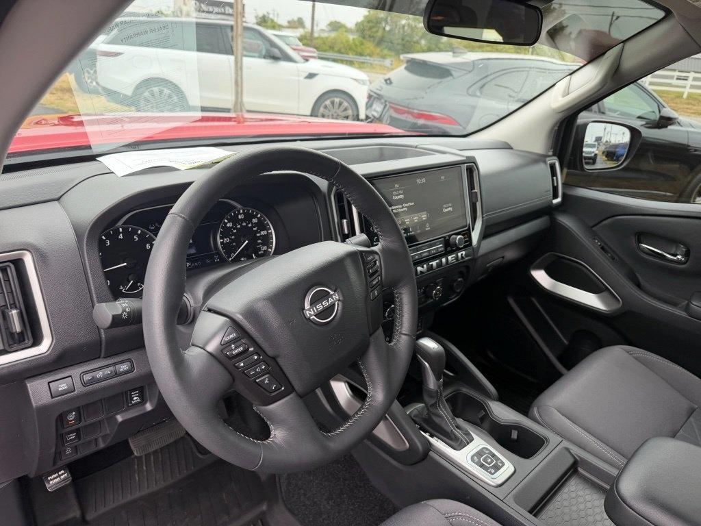 Nissan Frontier SV Crew Cab 4WD 2026