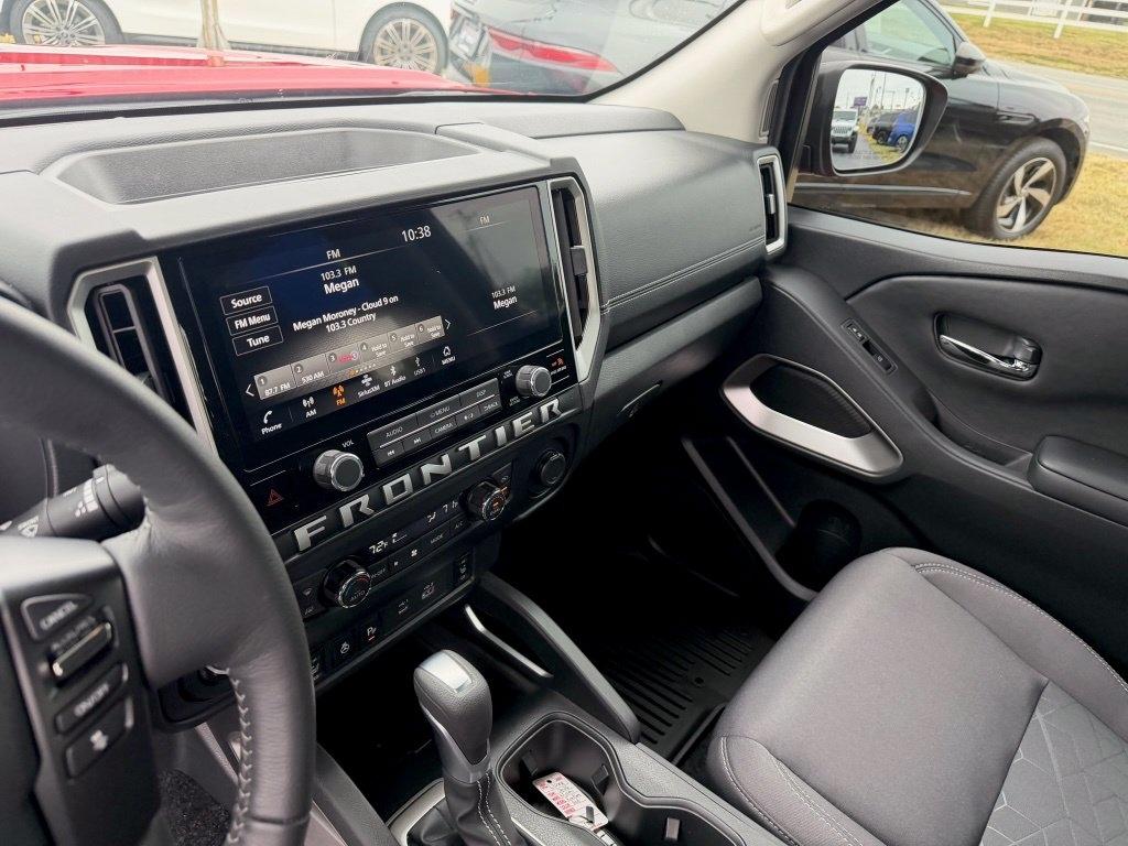 Nissan Frontier SV Crew Cab 4WD 2026