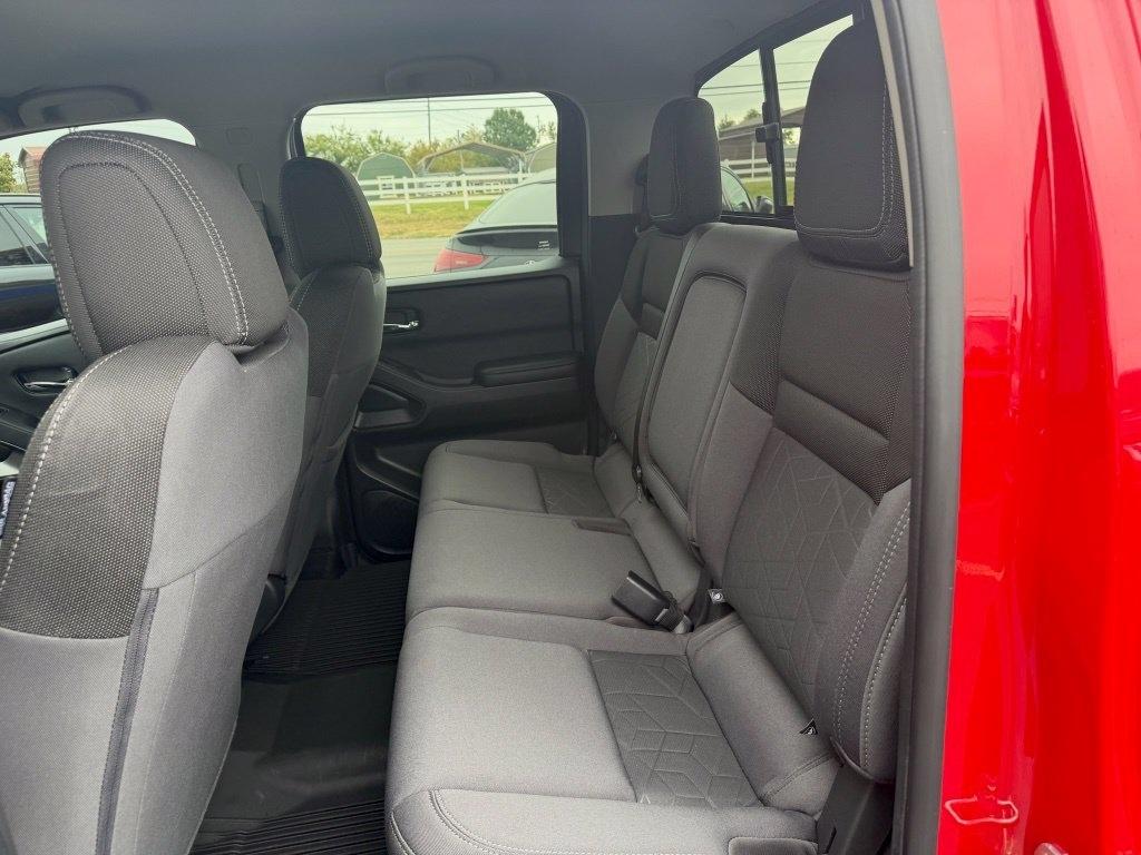 Nissan Frontier SV Crew Cab 4WD 2026