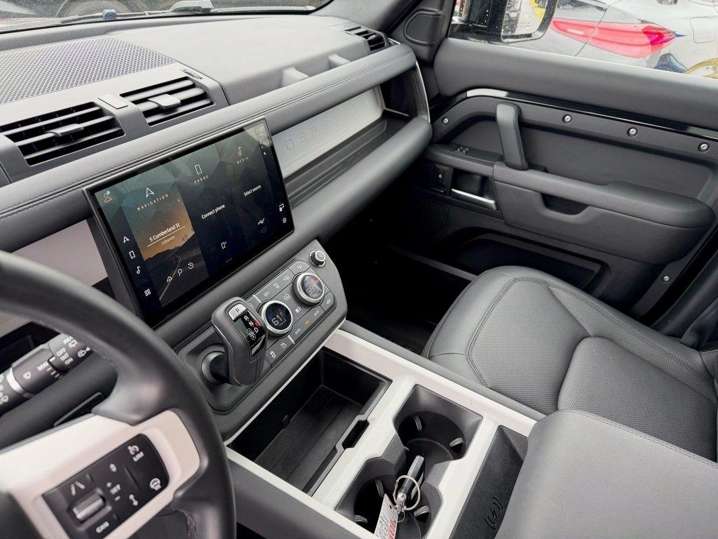 Land Rover Defender P300 110 S 2025