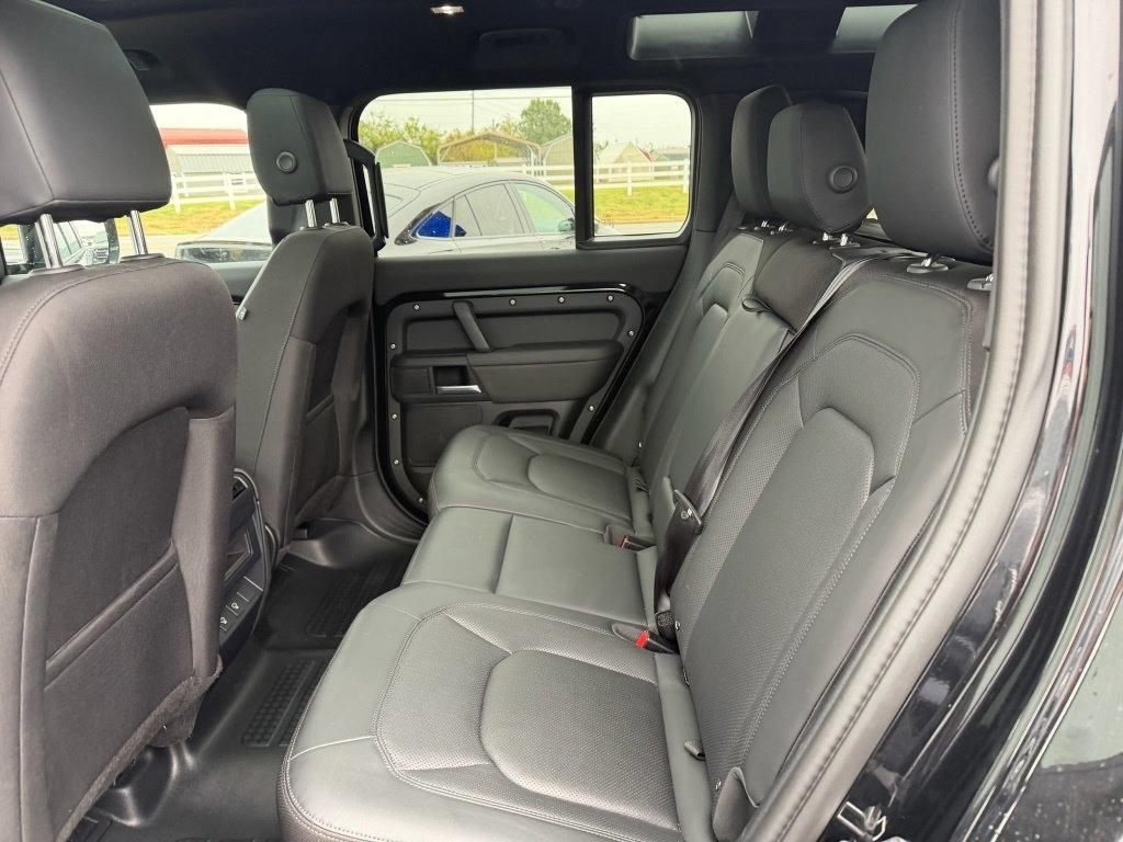 Land Rover Defender P300 110 S 2025