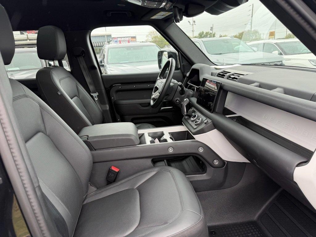 Land Rover Defender P300 110 S 2025