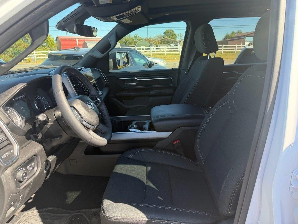 RAM 1500 Big Horn Crew Cab 4WD 2025