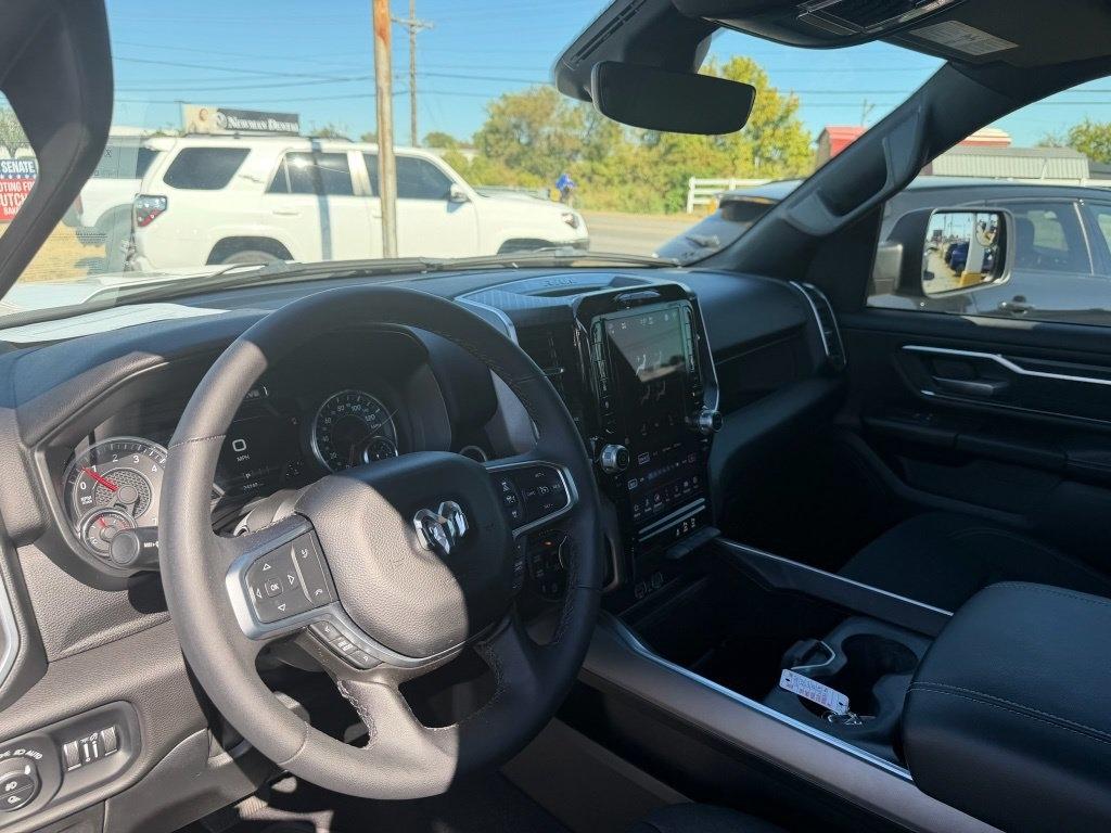 RAM 1500 Big Horn Crew Cab 4WD 2025